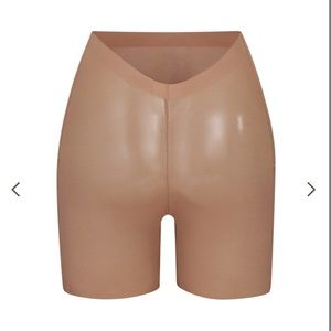 SKIMS SHEER SCULPT LOW BACK SHORT - SIENNA - XS